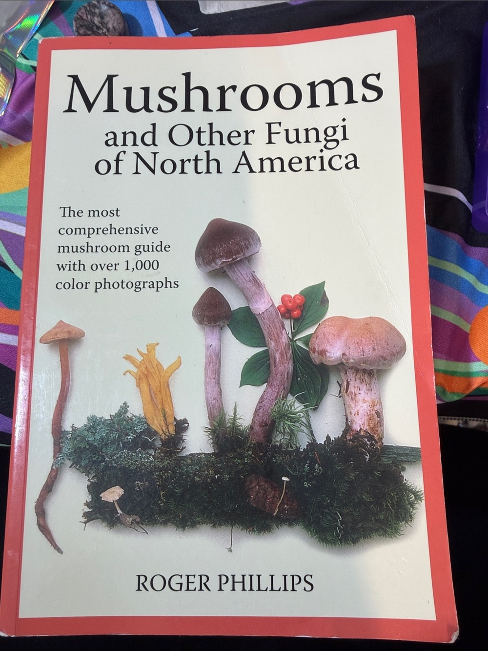 Mushrooms and Other Fungi of North America - Field Guide, Cream and Red Cover